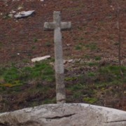 Cruceiro en el camino del faro