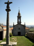 Igrexa e cruceiro de San Tirso de Cospindo